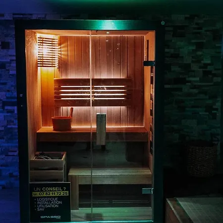 Grande Cosy Avec Piscine, Sauna & Jacuzzi Villa *