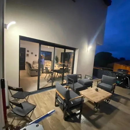 Villa Grande Cosy Avec Piscine, Sauna & Jacuzzi *